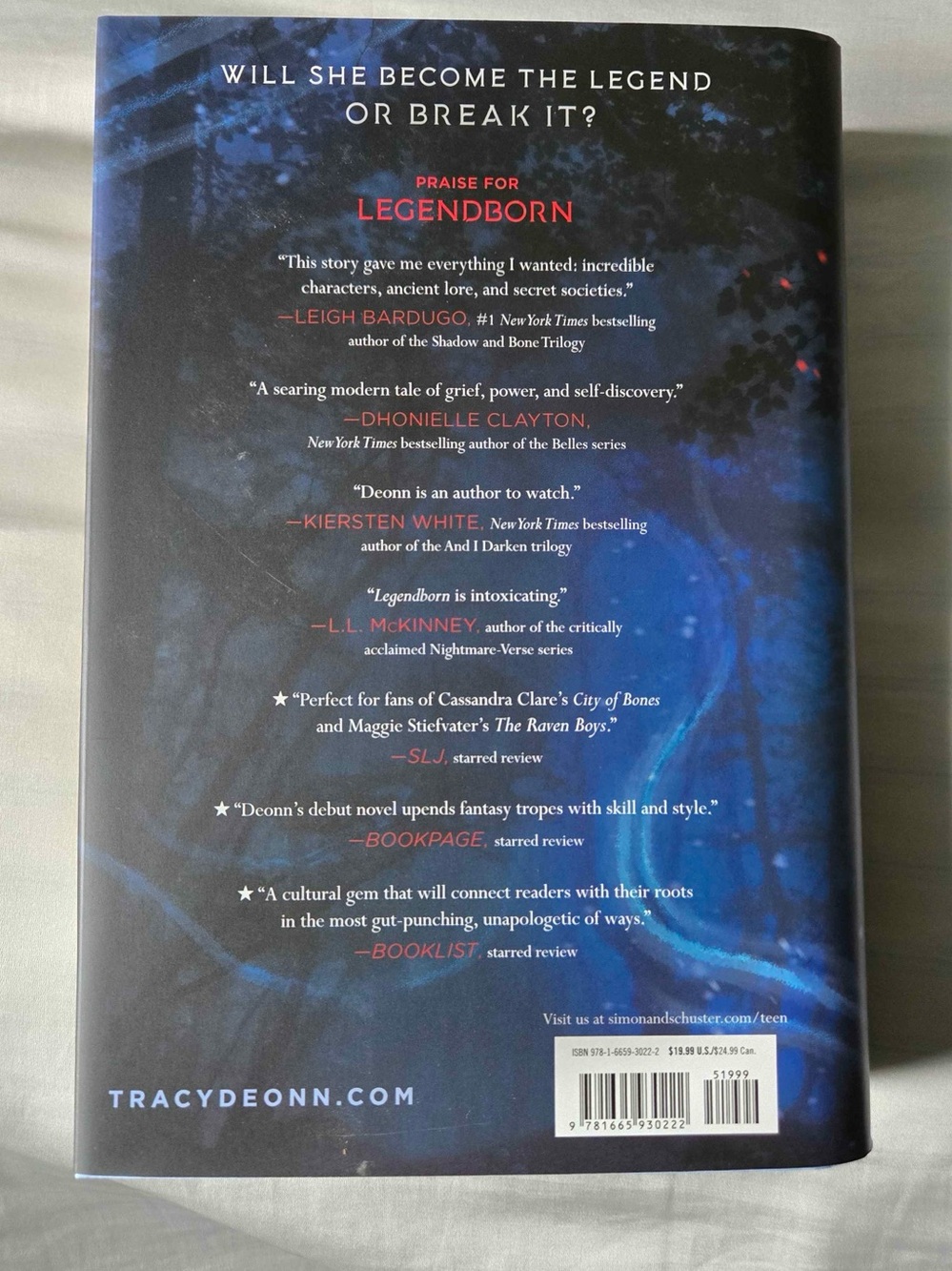 SIGNED Owlcrate Edition - Bloodmarked - Picture 4 of 9